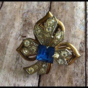 Vintage brooch with crystals